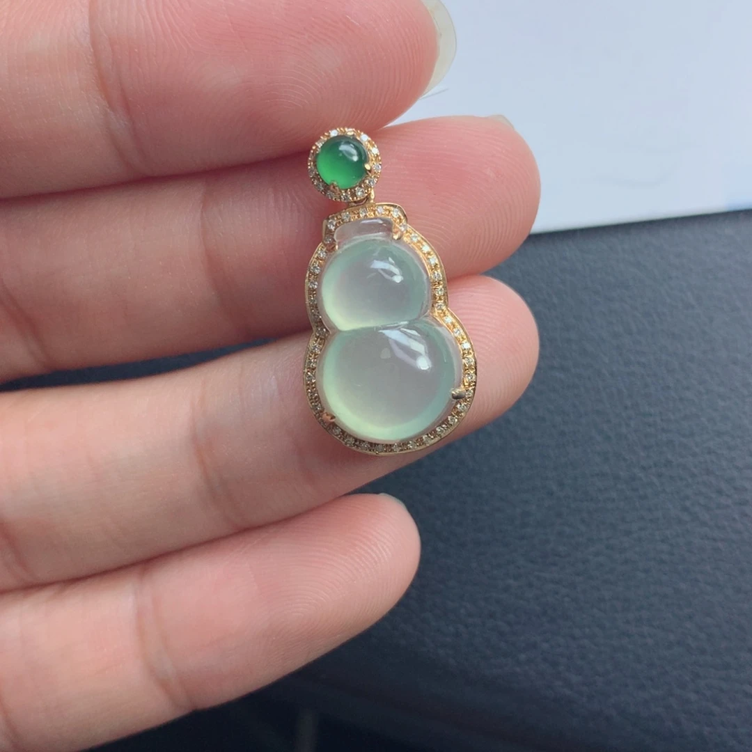 翡翠颈饰未镶嵌葫芦