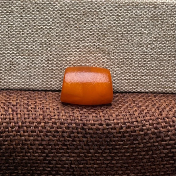 编号11.3原矿波罗的海蜜蜡马蹄珠蜜蜡珠子2.4克尺寸18.2×13.5毫米