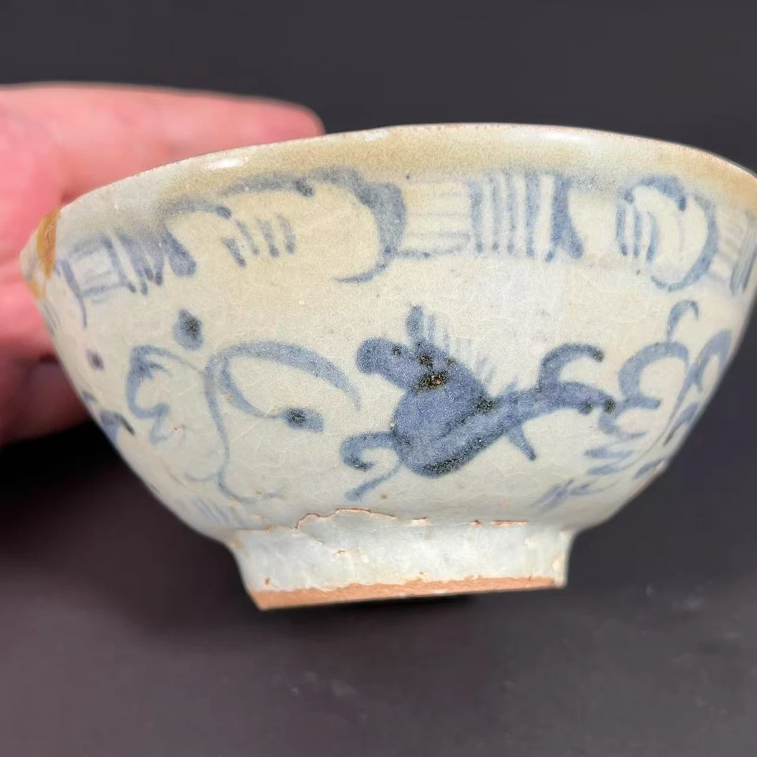 Lot6:  青花花卉纹碗