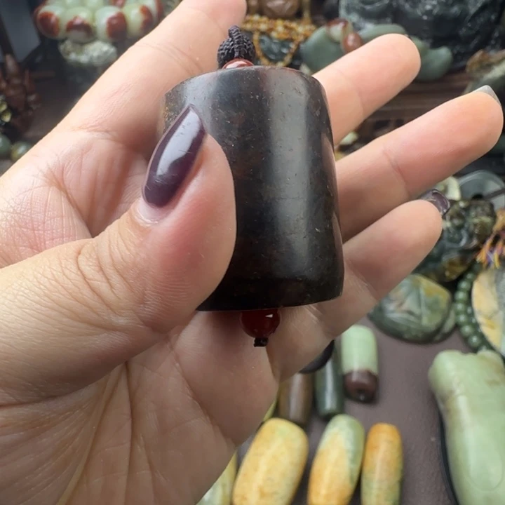 透闪石质玉未镶嵌珠宝奇石