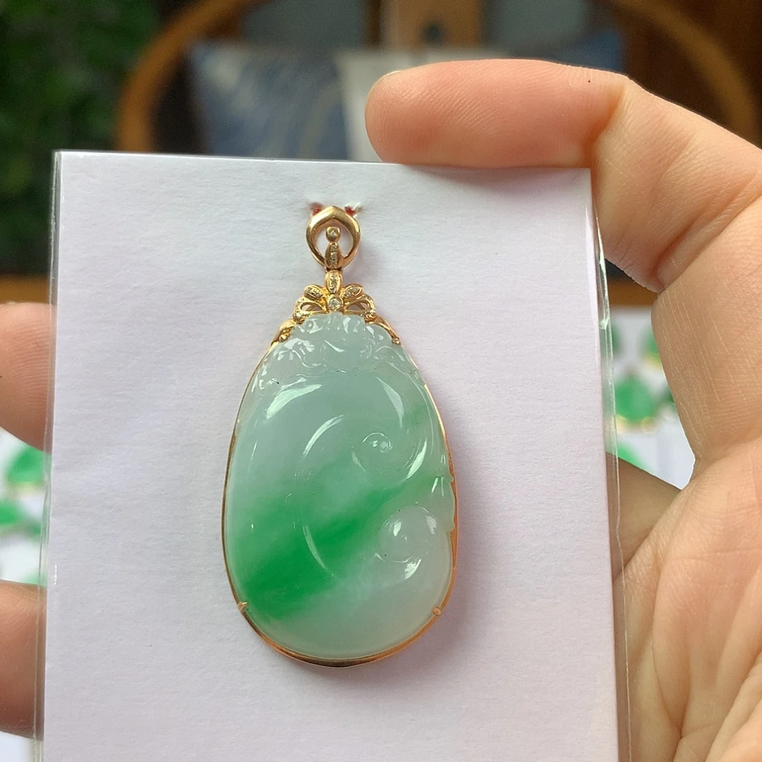 翡翠18K金镶嵌颈饰翡翠首饰