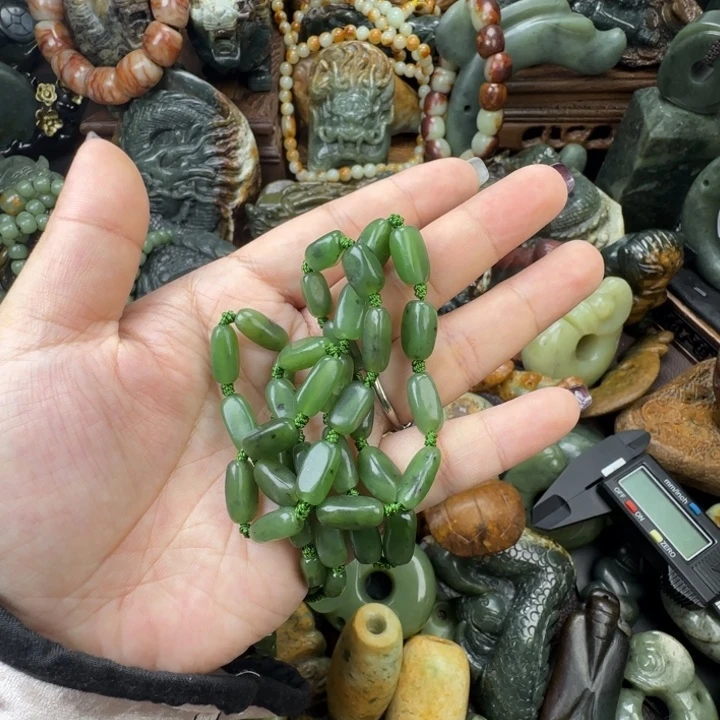 和田玉（碧玉）未镶嵌珠宝奇石