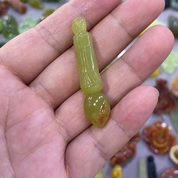 蛇纹石玉未镶嵌挂件