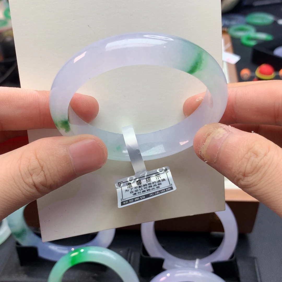 翡翠未镶嵌手镯紫底飘绿花