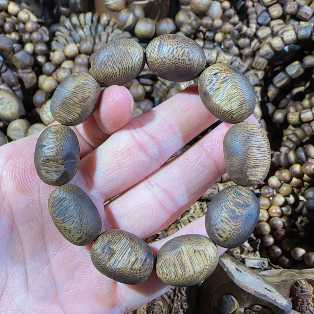 沉香手串乌身留疤1.5单圈高货