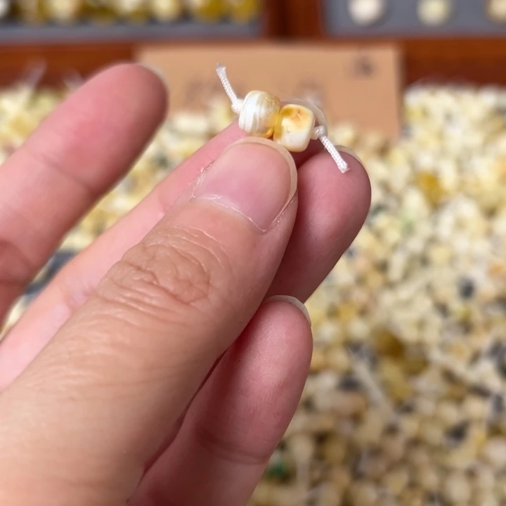 蜜蜡未镶嵌裸石6.4mm一对