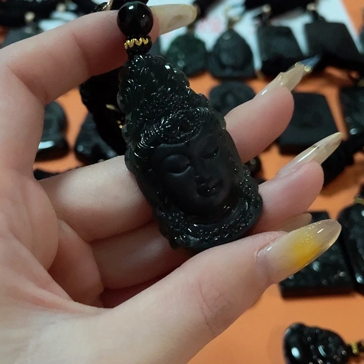 翡翠颈饰未镶嵌我**树