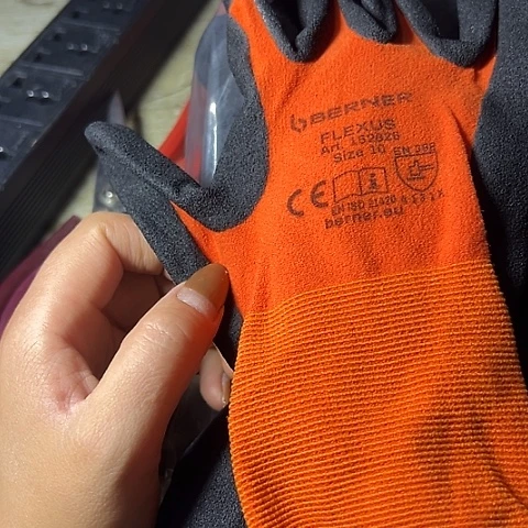 大哥看好38.8两包橘色手套