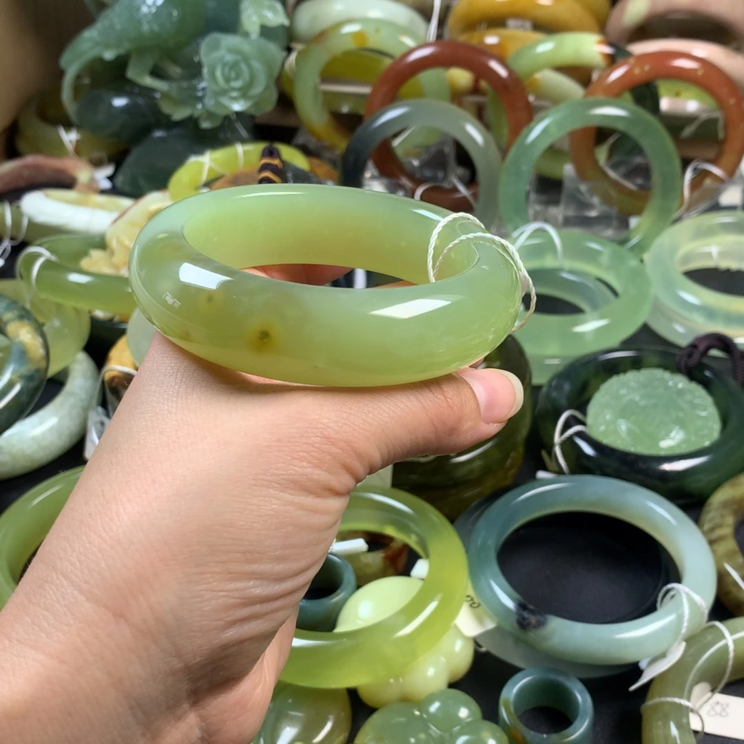 蛇纹石玉未镶嵌手镯