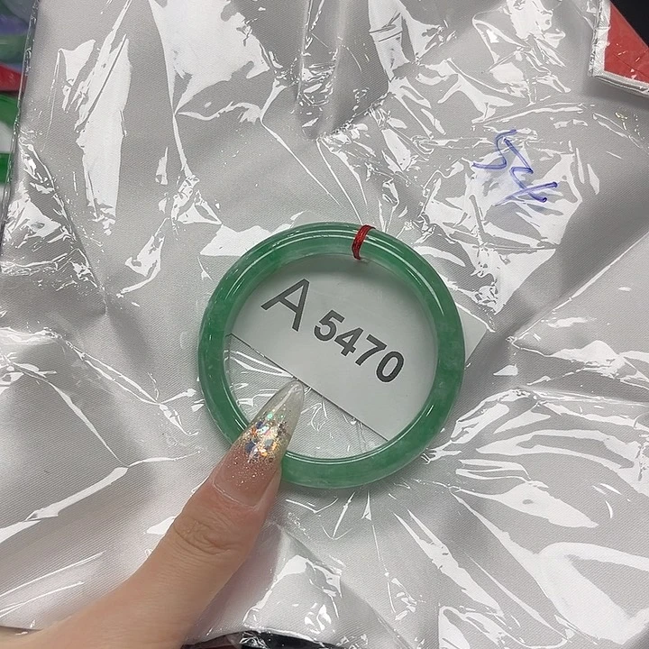 翡翠手镯未镶嵌默认微瑕