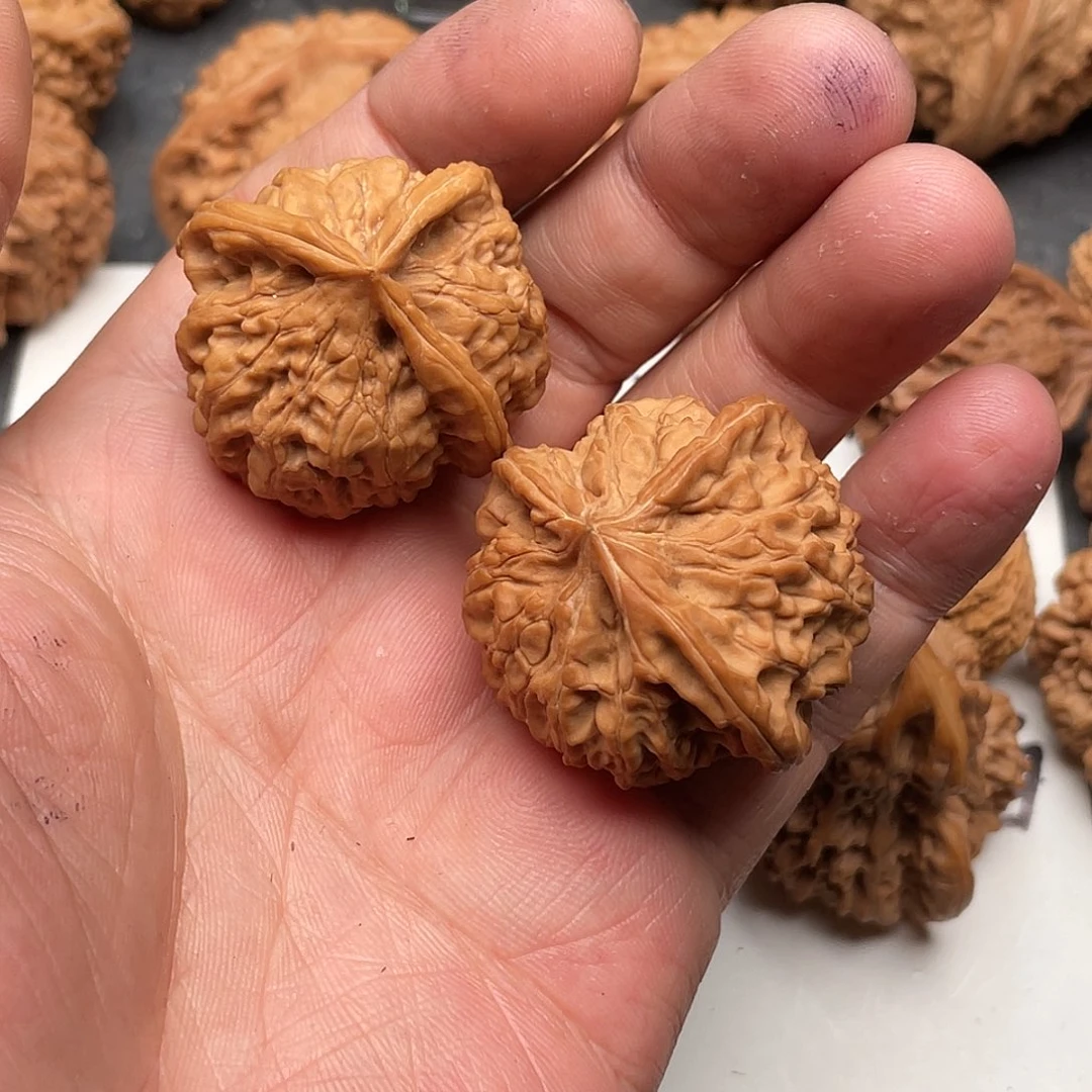 文玩核桃吊坠知****乐三楞