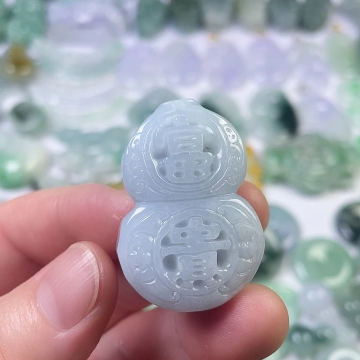 翡翠未镶嵌颈饰葫芦