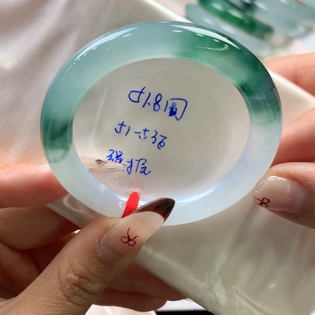 翡翠未镶嵌手镯（圆镯）24号