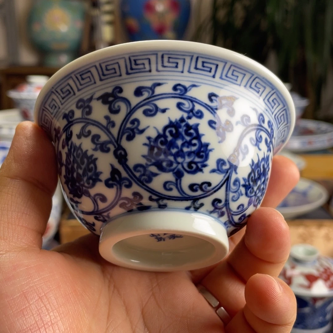 青花金刚莲双线压手杯