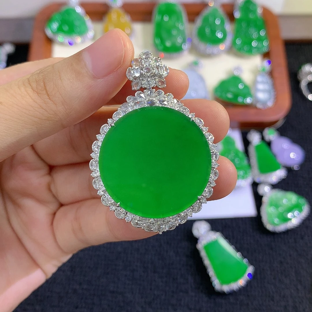【闪购商品】吊坠(不含链)18K金镶嵌翡翠圆牌