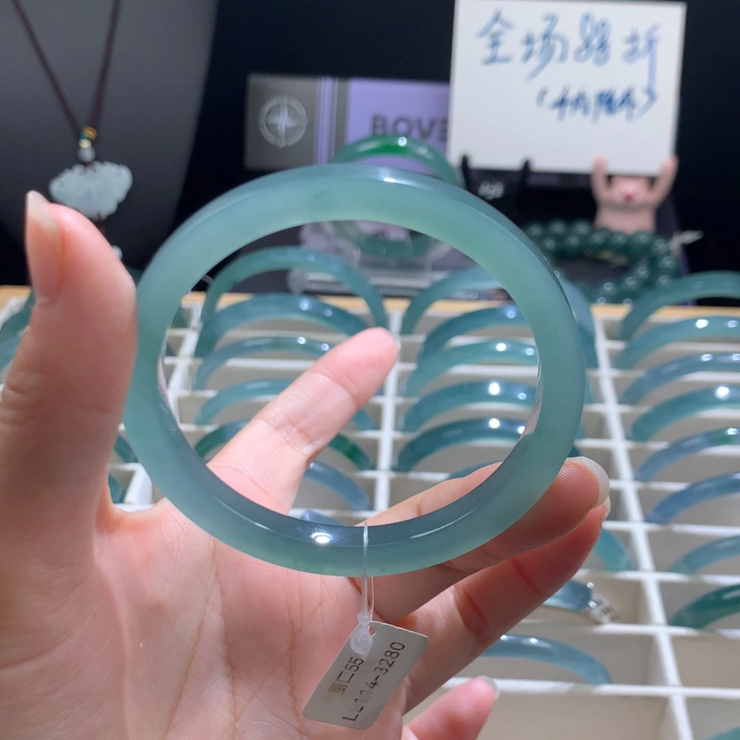 翡翠未镶嵌手镯纯天然