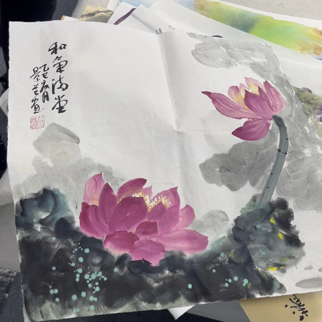 国画卖字画的小男孩