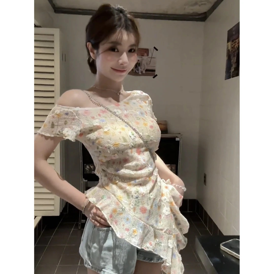 韩系温柔碎花斜肩短袖t恤女夏季甜辣妹设计感漂亮修身不规则上衣