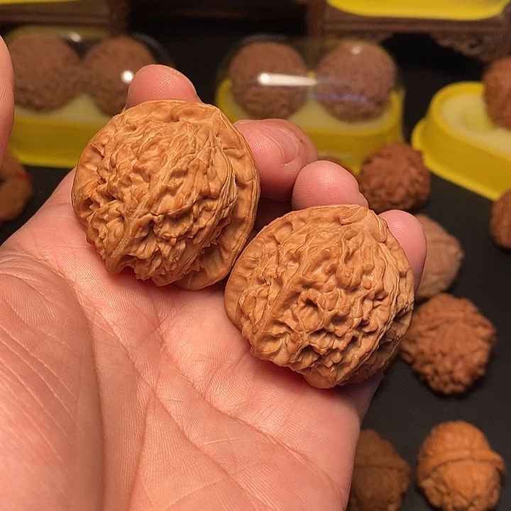 吊坠文玩核桃41尺，全品白狮子