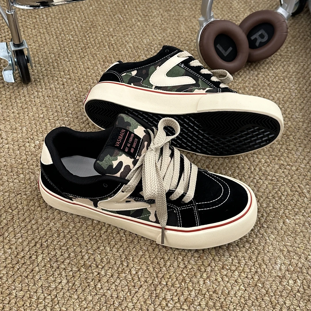 2025新款迷彩痞帅男款鞋子秋冬面包新款男鞋潮流小众休闲开车板鞋