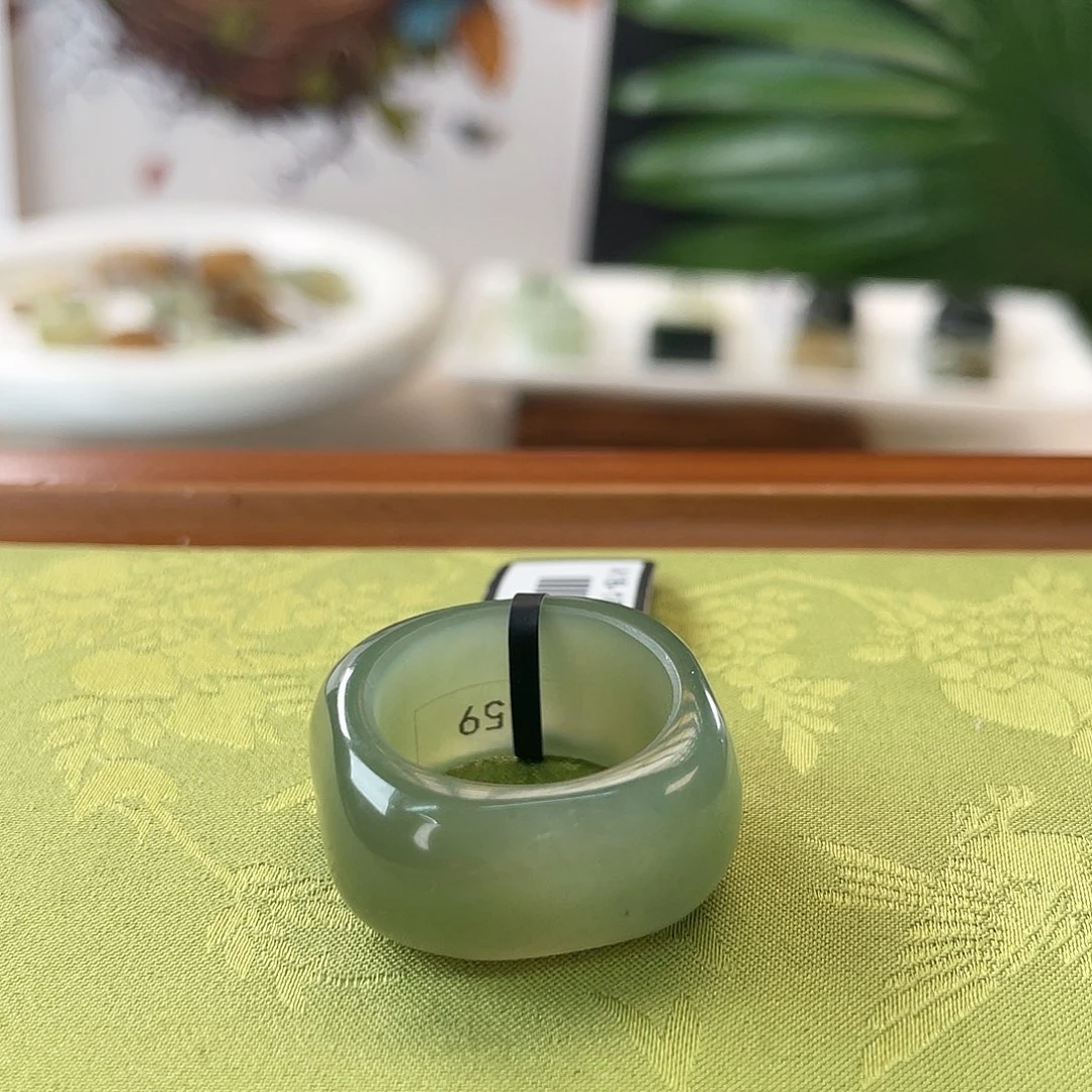 凡***³未镶嵌戒指和田玉c44 晴水绿胖方圆18.1 买断 不退货