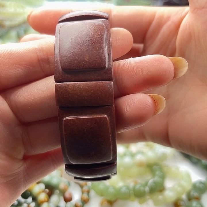 郑***康未镶嵌手链透闪石质玉手牌