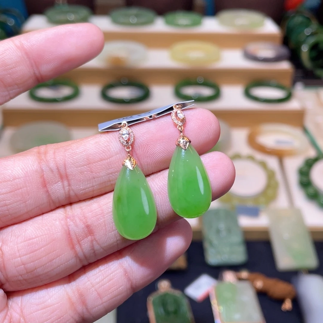 和田玉收藏级碧玉苹果绿耳饰18K金镶嵌