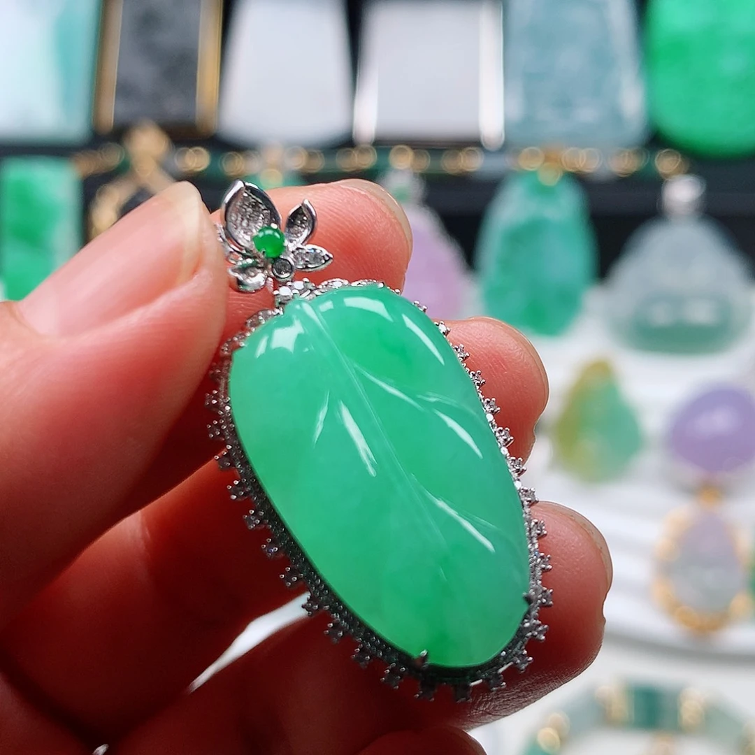 翡翠颈饰未镶嵌叶子