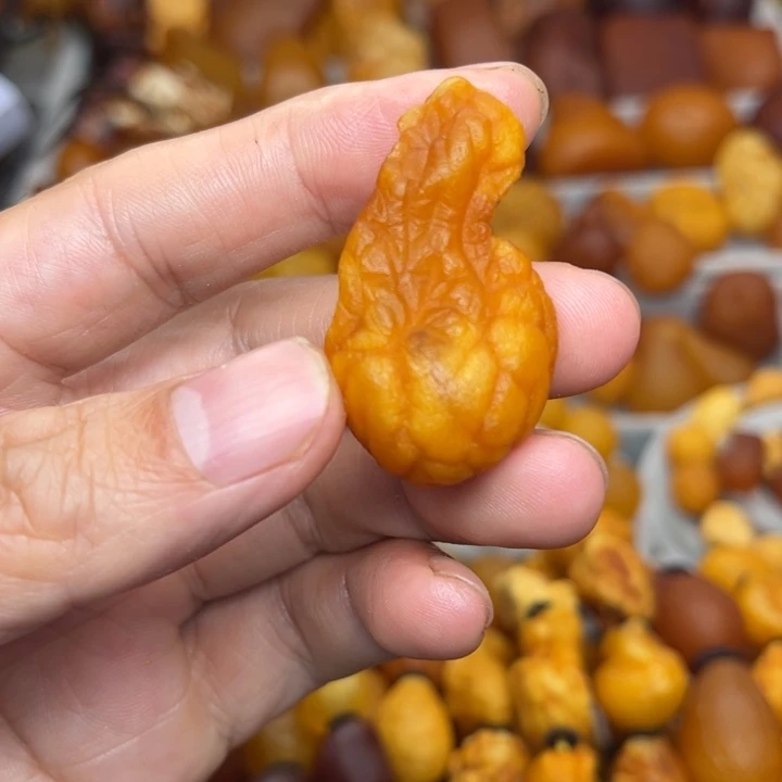 琥珀未镶嵌裸石天然蜜蜡吊坠