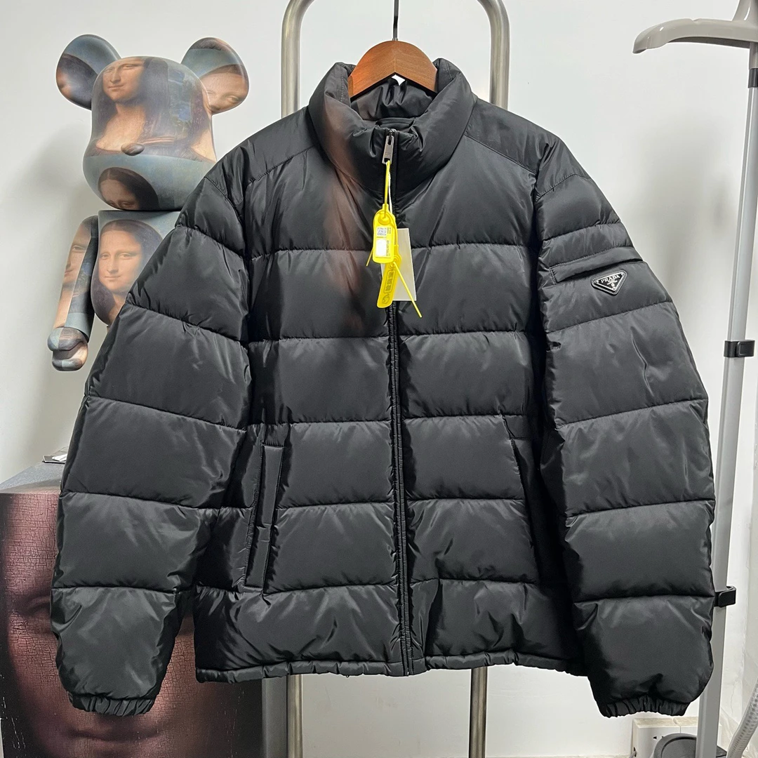 Prada普拉达钢标羽绒服 L2603尺码：56衣长76胸围63新旧：99新