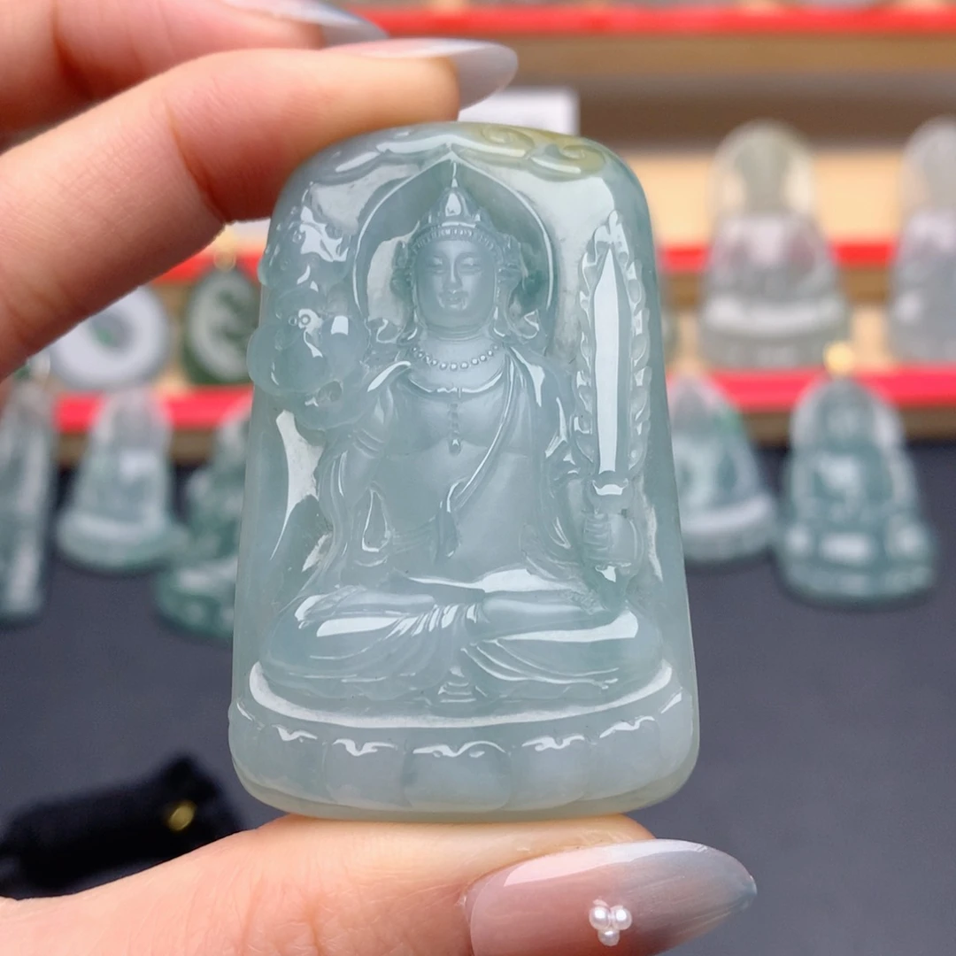 翡翠未镶嵌颈饰虚空藏