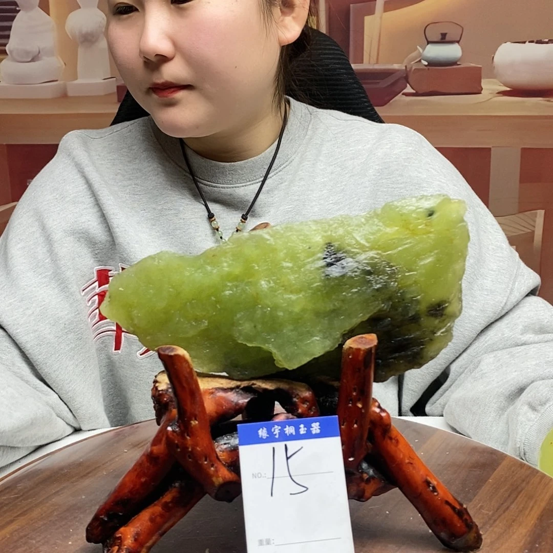 蛇纹石玉原石未镶嵌