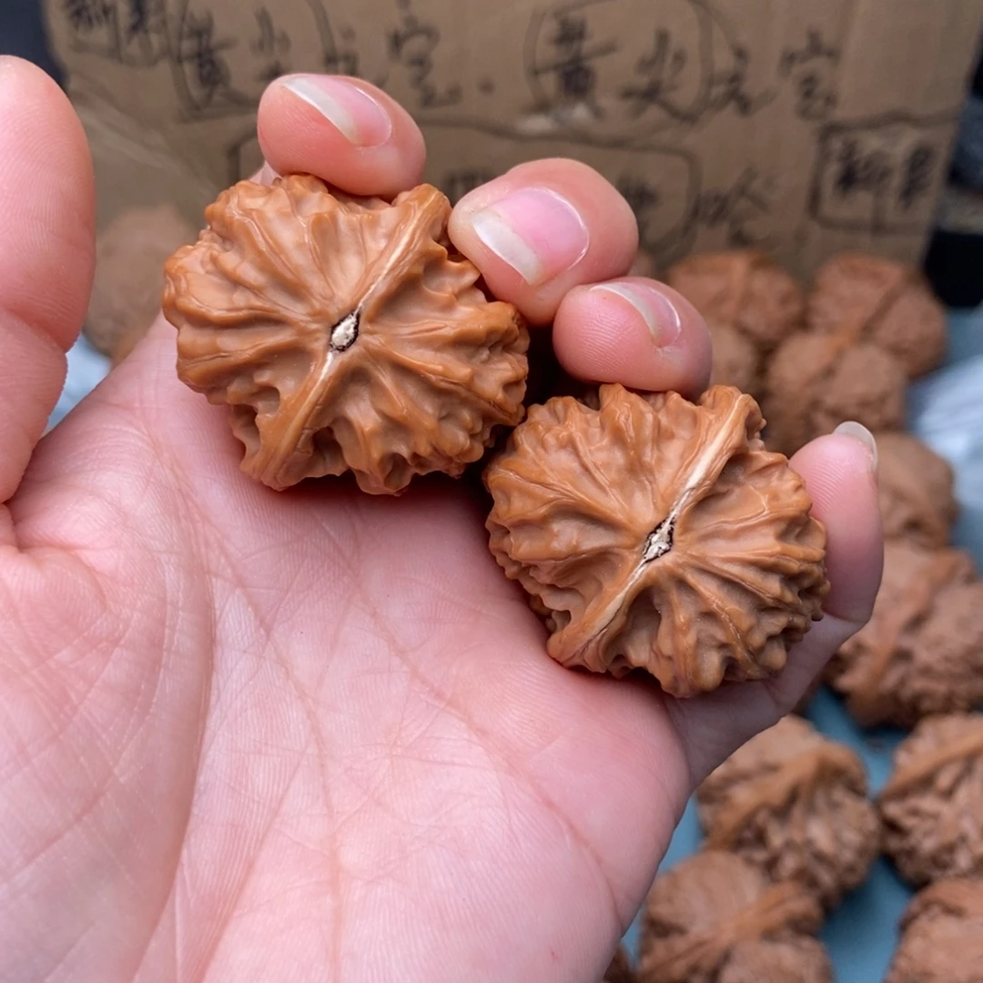 文玩核桃吊坠御峰山2