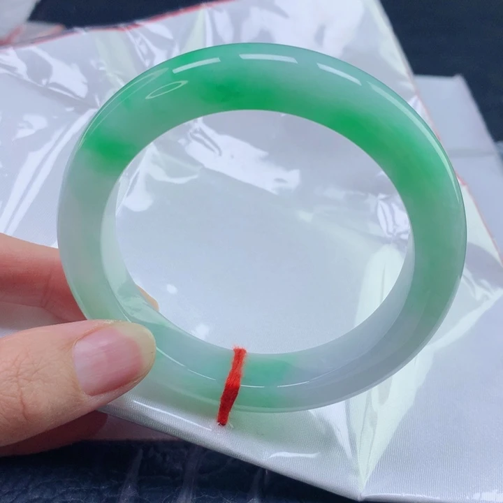 翡翠未镶嵌手镯60圈口