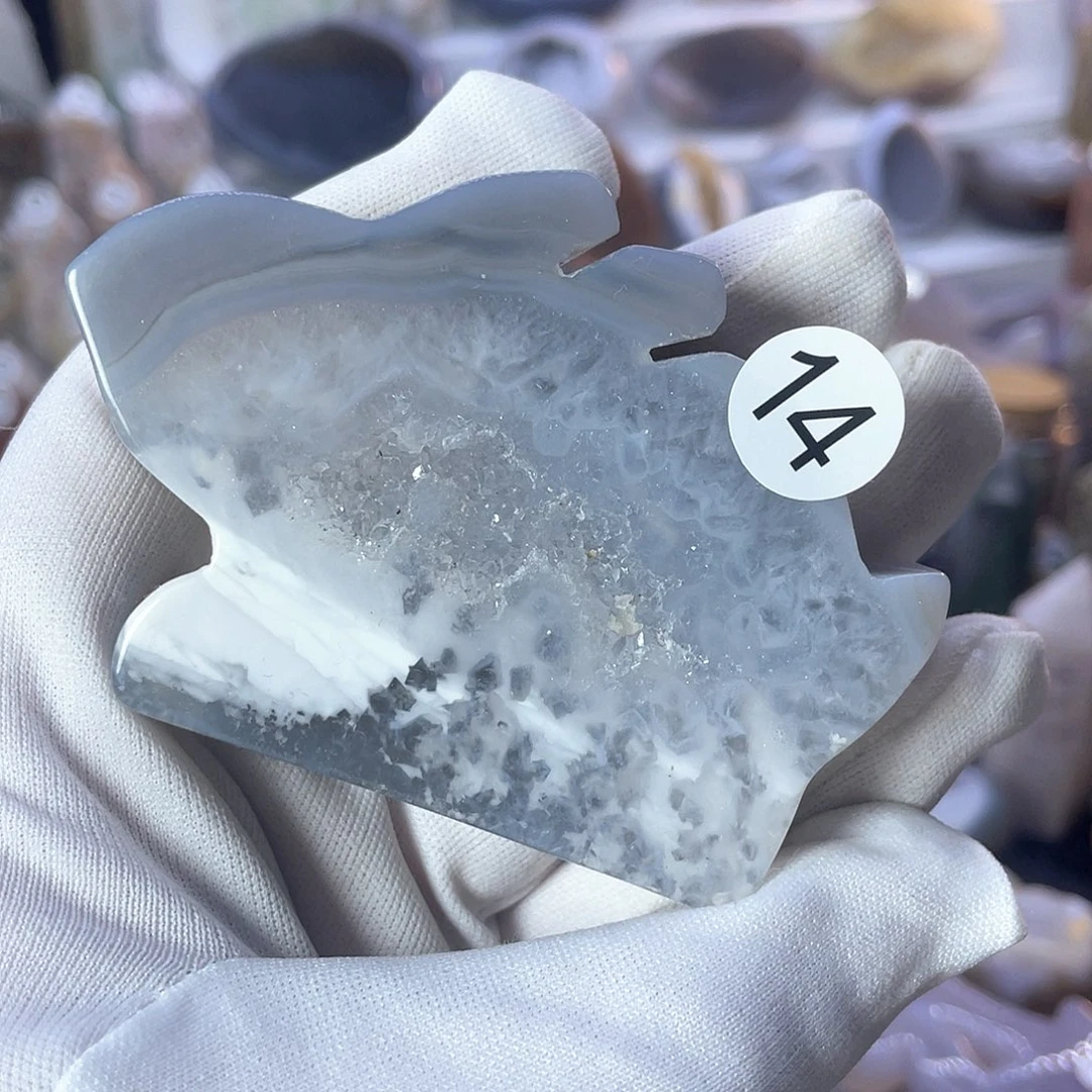 水晶码瑙晶洞小兔儿未镶嵌