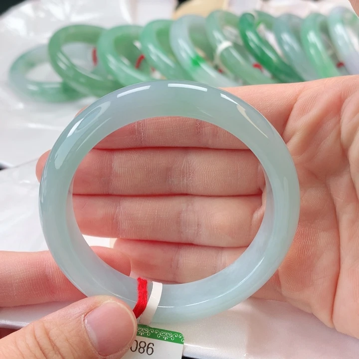 翡翠手镯未镶嵌缅甸A货翡翠手镯