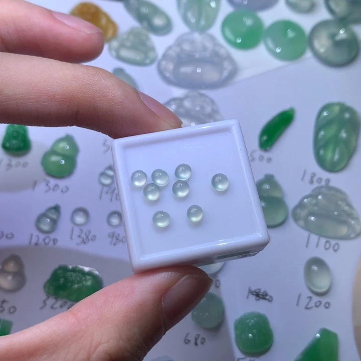 翡翠未镶嵌颈饰蛋