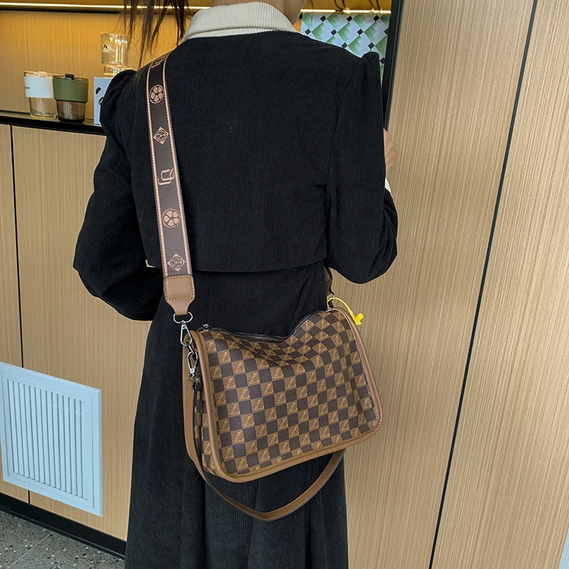大容量方形印花港风抗压斜挎包小方包单肩时尚棋盘格格子百搭