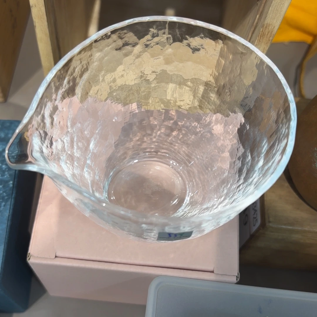 时***泪非常喜欢这个瓷器
