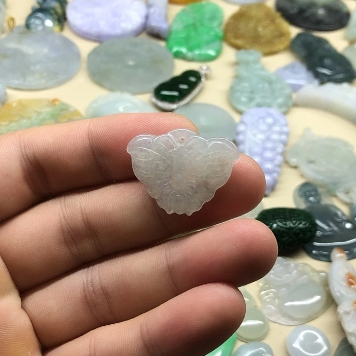 翡翠未镶嵌颈饰链接
