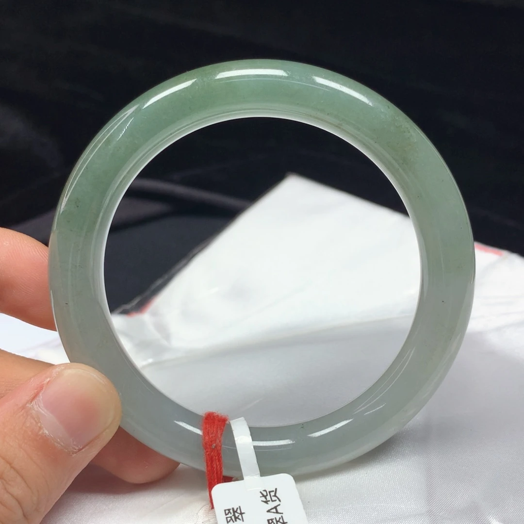 翡翠手镯（圆镯）未镶嵌57.5