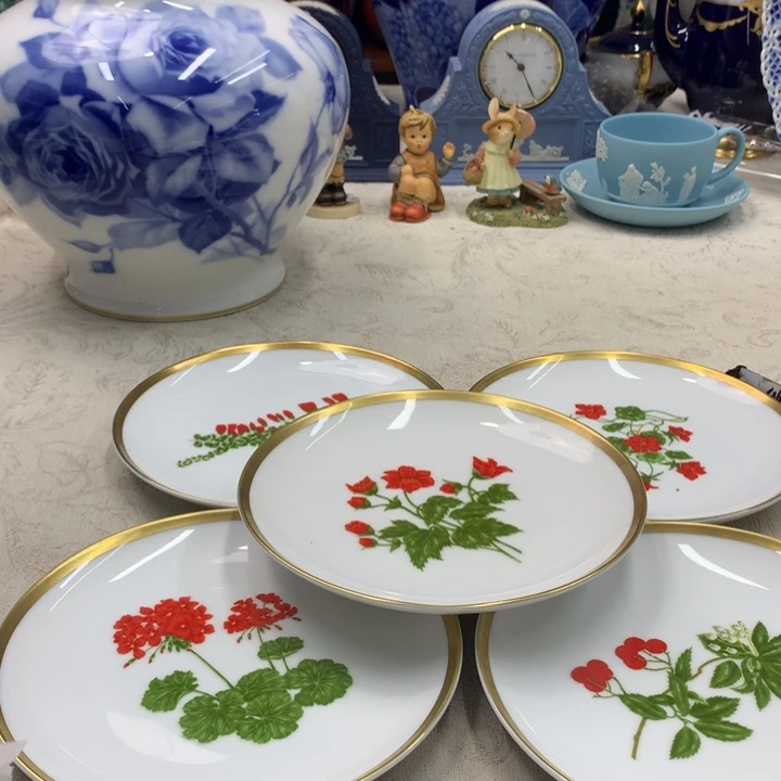 莉****紫砂金瓷阁精品瓷器店