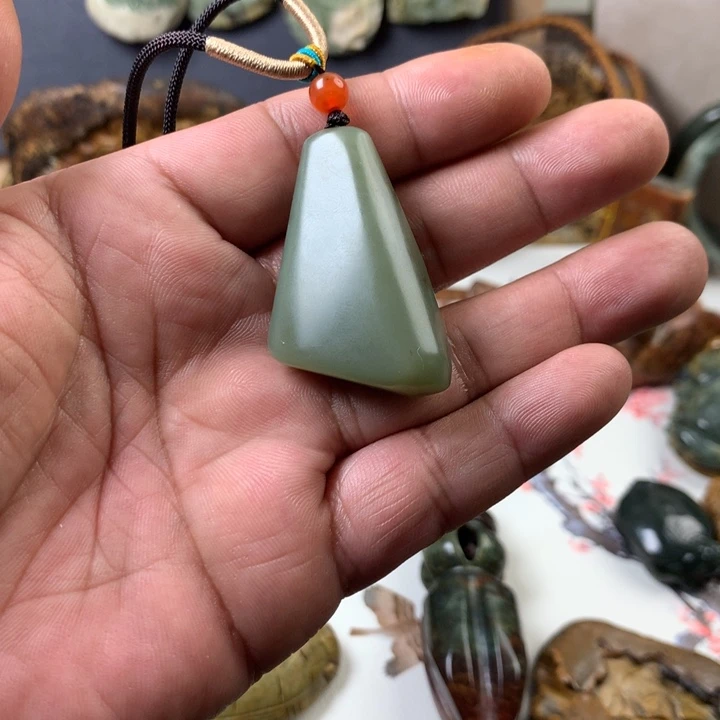 岫岩河磨玉（透闪石质玉）挂件未镶嵌