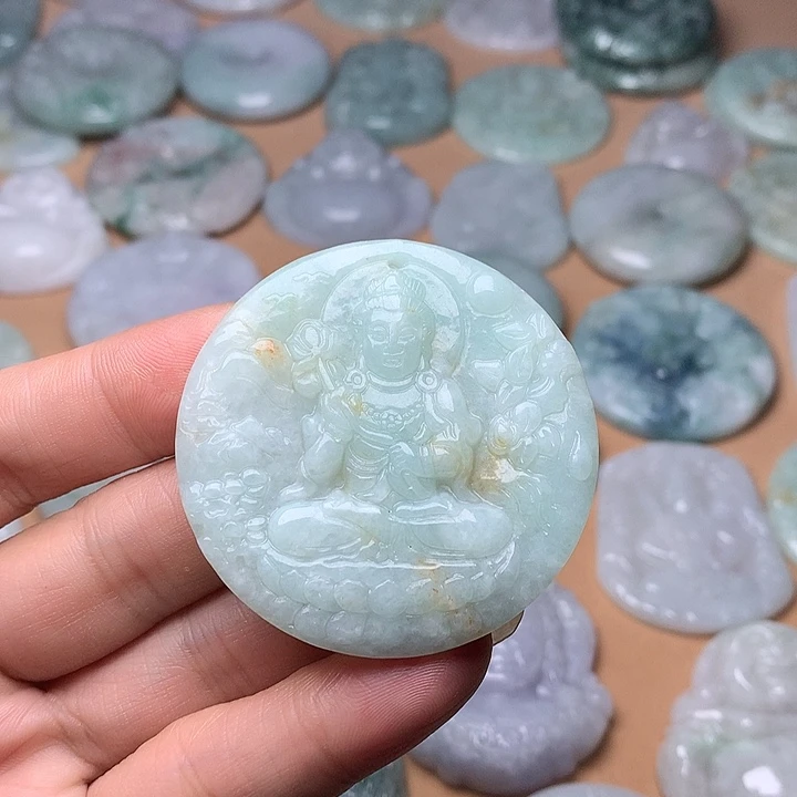 翡翠未镶嵌颈饰大势至