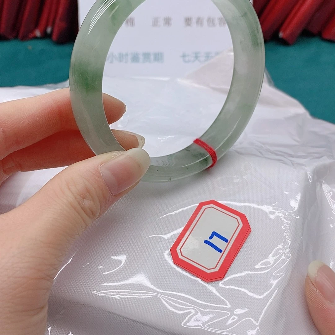 翡翠手镯未镶嵌一****?177777777