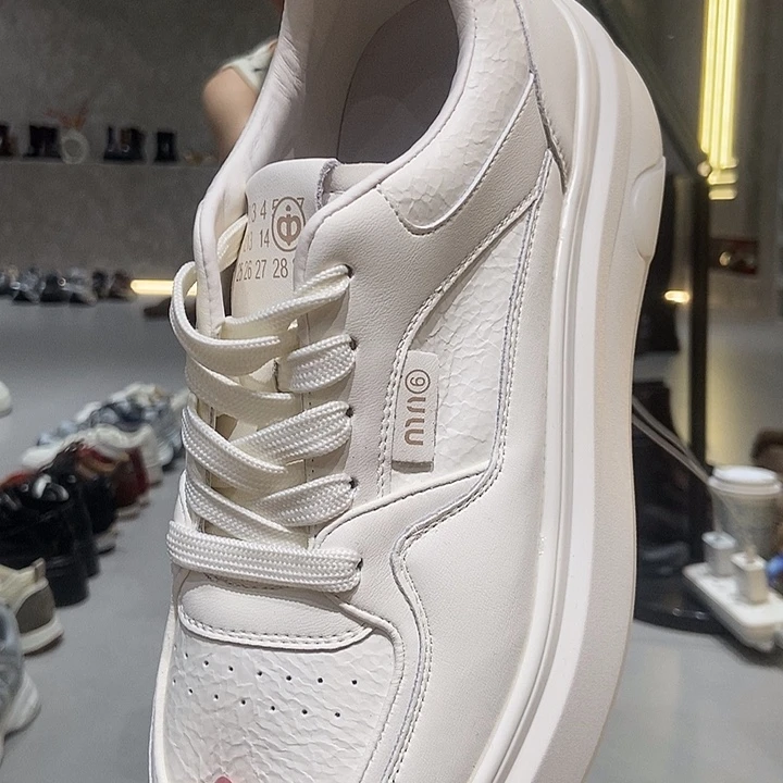 厚底板鞋，仅剩米色40码