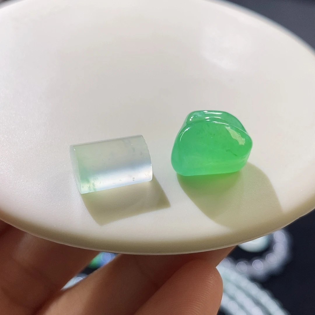 翡翠未镶嵌挂件二选一