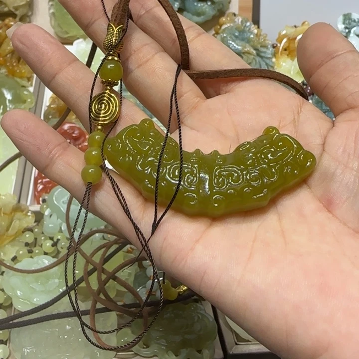蛇纹石玉吊坠未镶嵌
