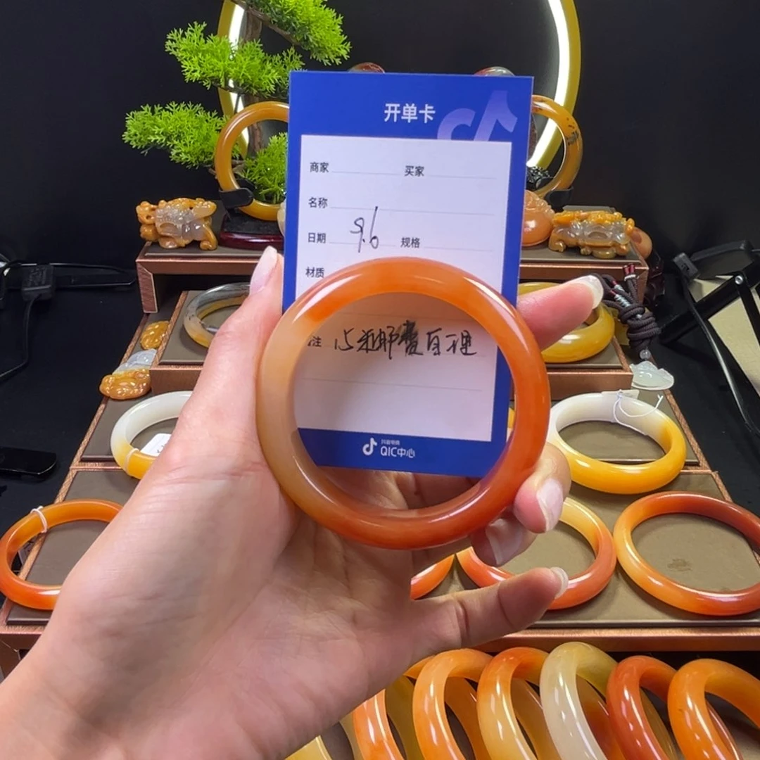 未镶嵌手镯石英质玉