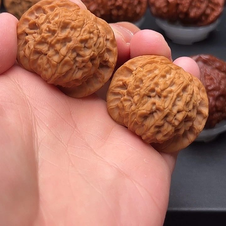 文玩核桃把件核王